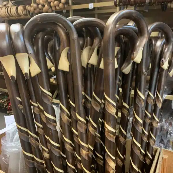 classic canes herdersstaf kastanjehout geschroeid dubbele spiraal 135 cm